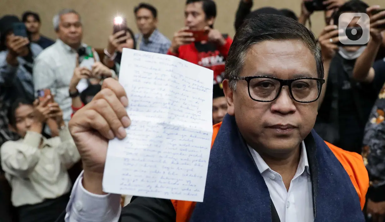 Jaksa Penuntut Umum pada Komisi Pemberantasan Korupsi menyebut Hasto Kristiyanto secara bersama-sama dengan Donny Tri Istiqomah, Saeful Bahri, dan Harun Masiku, menyuap Wahyu Setiawan. (Liputan6.com/Herman Zakharia)