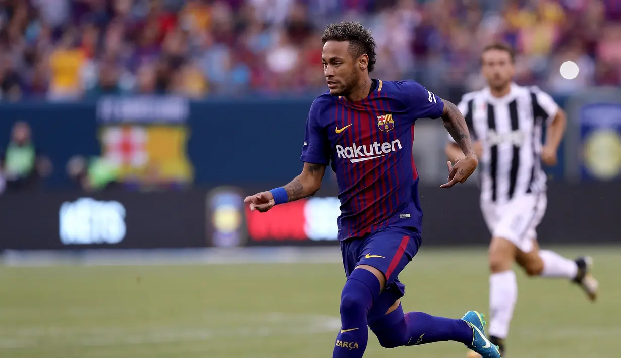 3. Neymar Jr - Neymar adalah pemain yang memiliki cukup banyak masalah saat di Barcelona. Pembelian sang kapten Brazil masih penuh tanda tanya. (AFP/Elsa)