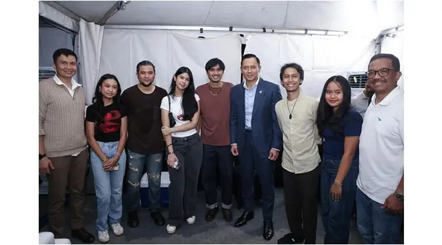 6 Momen Agus Yudhoyono dan putrinya nonton konser Sheila On 7, potretnya bareng Duta bikin salfok