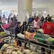 Pasien dan anggota keluarganya dievakuasi dari bangsal Rumah Sakit Umum Anutapura menyusul gempa bumi di Palu, Sulawesi Tengah, Selasa 16 Juni 2026. (Josua Marunduh/AFP)