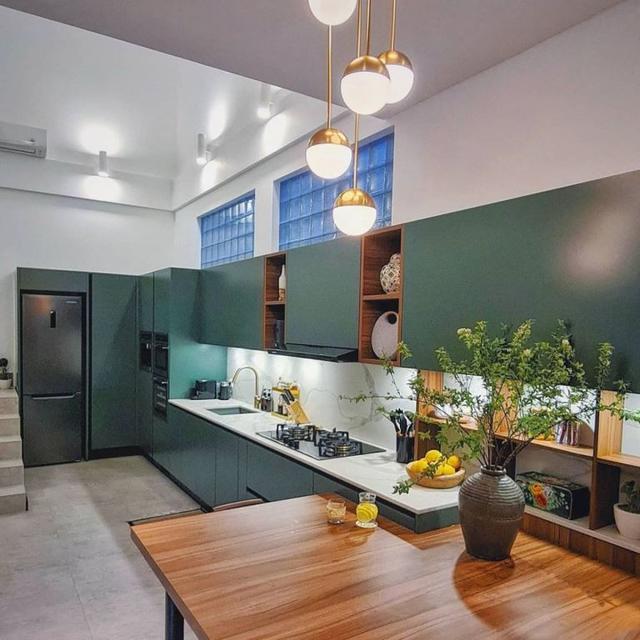 Menengok Desain Dapur Rumah Raisa dan Hamish Daud, Meja Makan Menyatu dengan Kitchen Set