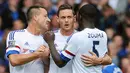 Pemain Chelsea, Nemanja Matic (tengah), merayakan gol yang dicetaknya ke gawang Everton dalam lanjutan Liga Premier Inggris di Stadion Goodison Park. Sabtu (12/9/2015). (EPA/Peter Powell)