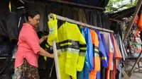 Musim Hujan, Pedagang Mantel Kebanjiran Pembeli