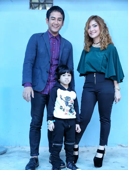 Di usianya yang telah menginjak 30 tahun, Dwi Andhika kini sedang fokus pada karier dan pendampingnya kelak. Meski begitu, ia tidak mau terburu-buru dalam memilih calon pendamping. (Adrian Putra/Bintang.com)