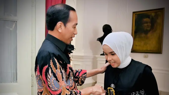 Presiden Joko Widodo dan Putri Ariani, peserta America's Got Talent.