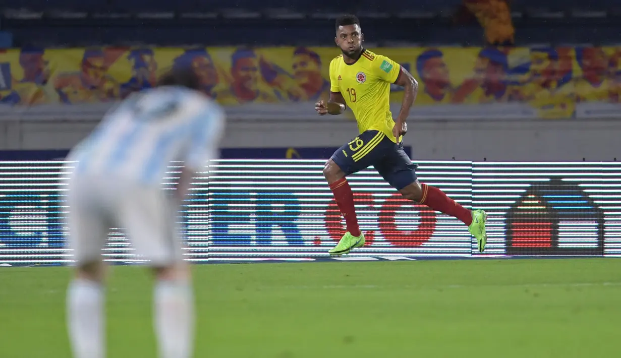 Akhirnya pada menit tambahan akhir pertandingan, Kolombia berhasil memupuskan kemenangan Argentina. Miguel Borja yang menjadi aktor gol kali ini. Borja sukses menyematkan bola ke gawang Argentina lewat umpan yang dilepas Cuadrado. Kedudukan menjadi imbang hingga akhir laga. (Foto: AFP/Raul Arboleda)