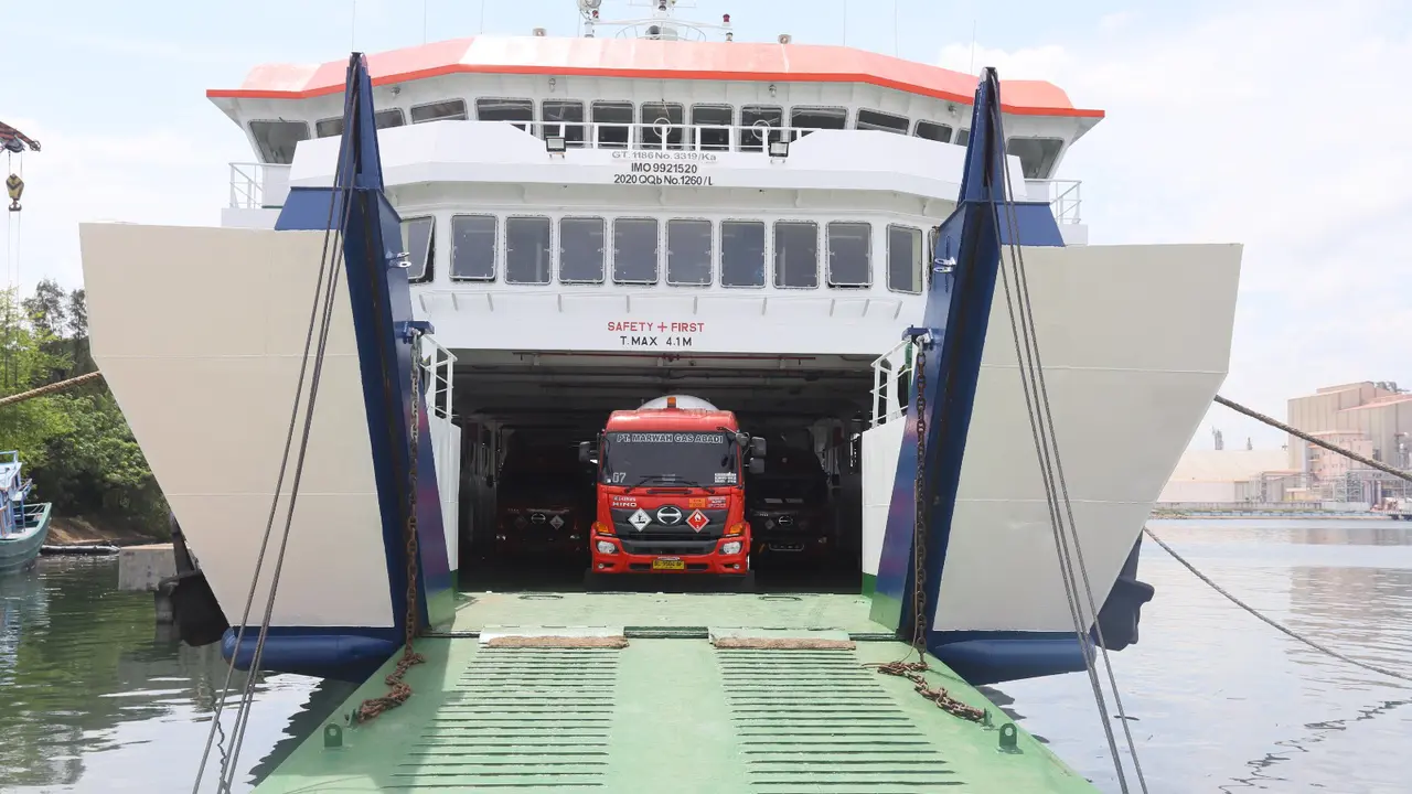 Pertamina telah menyalurkan LPG melalui jalur laut menggunakan kapal Ro-Ro dari Lhokseumawe ke Banda Aceh dengan total pengiriman mencapai 990 metrik ton LPG. Dok Pertamina