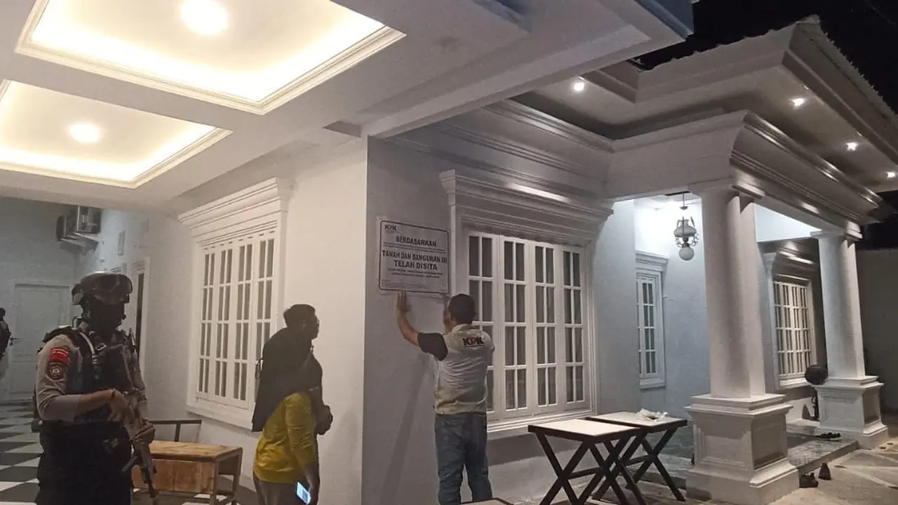 KPK sita rumah mewah mantan Menteri Pertanian Syahrul Yasin Limpo (SYL) di Jalan Jalur Dua, Kelurahan Bumi Harapan Kecamatan Bacukiki Barat Pare-pare, Provinsi Sulawesi Selatan.