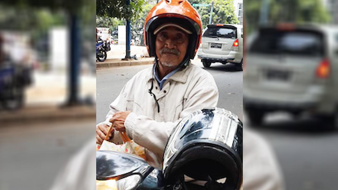 Ojek Sukarela di Stasiun Palmerah Jadi Sorotan Publik