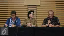 Ketua KPK Agus Rahardjo (kanan) memberi memberikan keterangan pers terkait OTT Walikota Cimahi di Gedung KPK, Jakarta, Jumat (2/12). Suap diduga terkait ijon proyek pembangunan Atas Baru tahap II dengan total Rp57 Milyar.(Liputan6.com/Helmi Afandi)