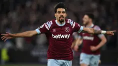 Saat Liga Inggris 2023/2024 baru memasuki pekan pembuka, Manchester City harus kehilangan gelandang andalan mereka, Kevin De Bruyne yang mengalami cedera serius. Dalam laga kontra Burnley, KDB ditarik keluar pada menit ke-23 setelah cederanya kambuh. Dengan masa pemulihan yang diperkirakan akan memakan waktu lama, The Citizens pun dikabarkan segera mencari alternatif pengganti Kevin De Bruyne. Empat gelandang berikut mungkin bisa jadi pertimbangan. (AFP/Ben Stansall)