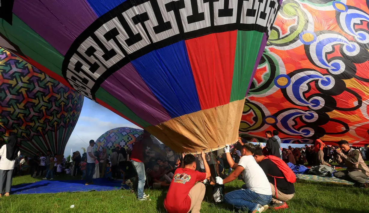 Festival ini juga menjadi ajang merayakan dan mengisi libur Idul Fitri. (DEVI RAHMAN/AFP)