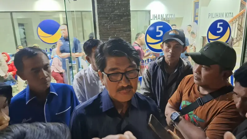 Hamartoni Ahadis usai menerima persetujuan B1 partai politik KWK atau B1KWK sebagai calon Bupati Lampung Utara. Foto : (Liputan6.com/Ardi).