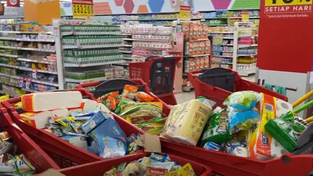 6 Momen Kartika Putri dan Suami Belanja Bulanan, Sampai Pakai 18 Trolly
