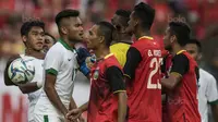 Gelandang Timnas Indonesia, Saddil Ramdani, berdebat dengan pemain Timor Leste pada laga SEA Games di Stadion MPS, Selangor, Minggu (20/8/2017). Indonesia menang 1-0 atas Timor Leste. (Bola.com/Vitalis Yogi Trisna)