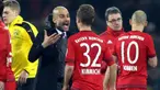 Pelatih Bayern Munchen, Pep Guardiola (2kiri) memberikan instruksi kepada Joshua Kimmich saat melawan Borussia Dortmund pada lanjutan Bundesliga 2015-2016 di Stadion Signal Iduna Park ,Dortmund, Minggu (5/3/2016) dini hari WIB. (EPA/Ina Fassbender)