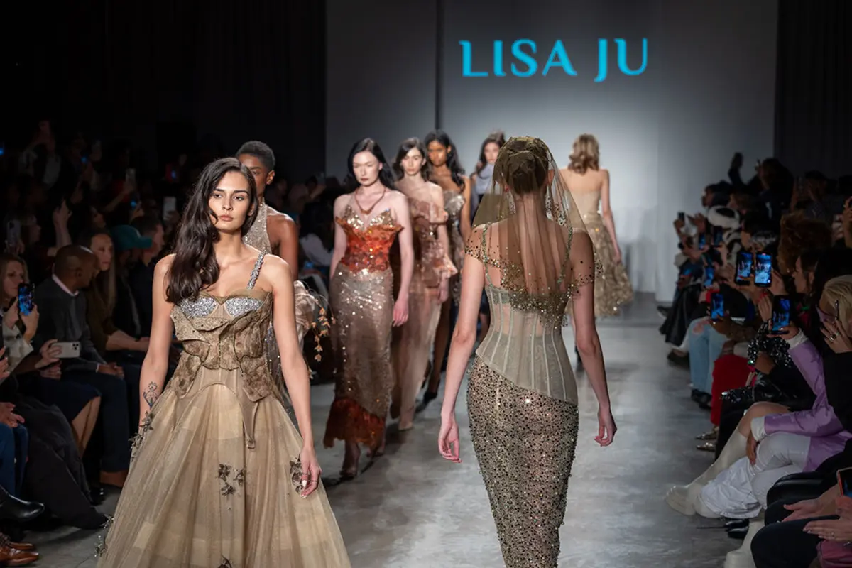Desainer Asal Jawa Barat Tampilkan Adibusana yang Gabungkan Budaya Bandung dan Prancis di New York Fashion Week 2023