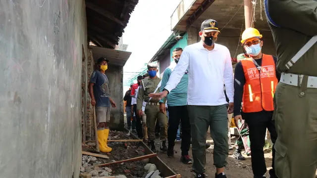Pastikan Berjalan Baik, Bobby Nasution Tinjau Langsung Pembetonan Gang Warga yang Rawan Banjir