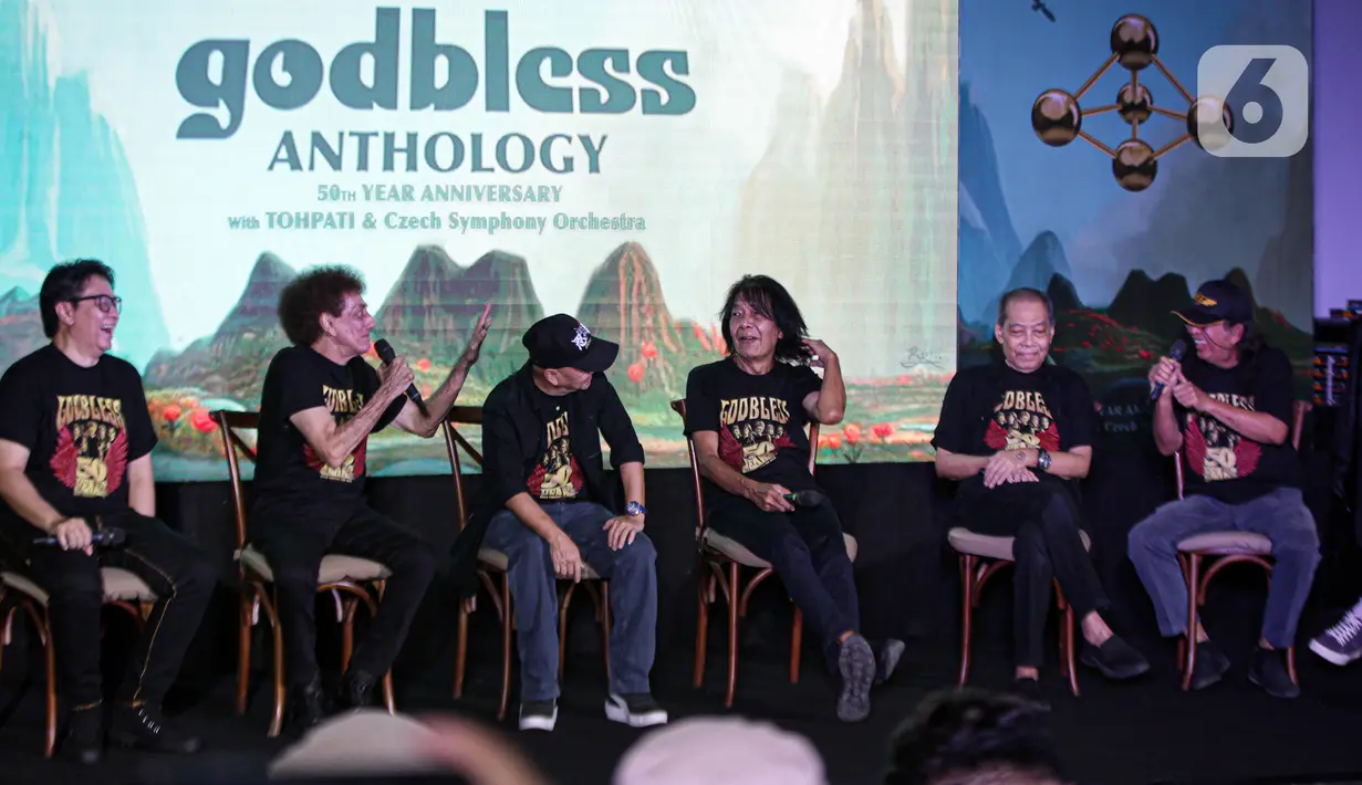 Hadir dalam perilisan tersebut para personel God Bless; Achmad Albar (vocal), Ian Antono (gitar), Donny Fattah (bass), Abadi Soesman (keyboard), dan Fajar Satritama (drum). Turut bergabung Hendra Lie sebagai Executive Produser Album ‘Anthology 50th Anniversary’ dan musisi Tohpati selaku penata musik. (Liputan6.com/Faizal Fanani)
