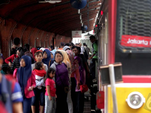 Jumlah Penumpang Krl Di Stasiun Tanjung Priok Dan Ancol