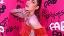 Ratu vampir Viola kini masih tetap eksis di dunia hiburan sebagai model pemotretan. Gaya pemotretan Mikaila selalu saja unik dan nyentrik. Tak heran foto Mikaila ini selalu banjir like dan komentar dari netizen. (Liputan6.com/IG/mikailapatritz)