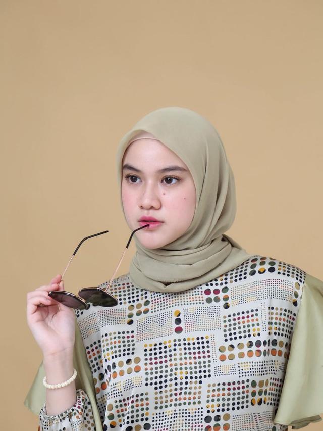 7 Pemotretan Uty Bonita Eks JKT48 dengan Berbagai Tema Ini Menawan