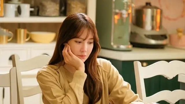 Lee Ji Ah dalam drakor The Penthouse. (SBS via Soompi)