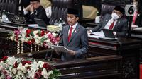 Presiden Joko Widodo menyampaikan pidato pengantar RUU APBN tahun anggaran 2023 beserta nota keuangannya pada rapat Paripurna DPR pembukaan masa persidangan I DPR tahun sidang 2022-2023 di Gedung Nusantara, Kompleks Parlemen, Senayan, Jakarta, Selasa (16/8/2022). Rapat kali ini berbeda dengan rapat sidang tahunan MPR RI pagi tadi, Presiden Jokowi hadir bersama Ma'ruf Amin dengan setelah jas yang rapi. (Liputan6.com/Johan Tallo)