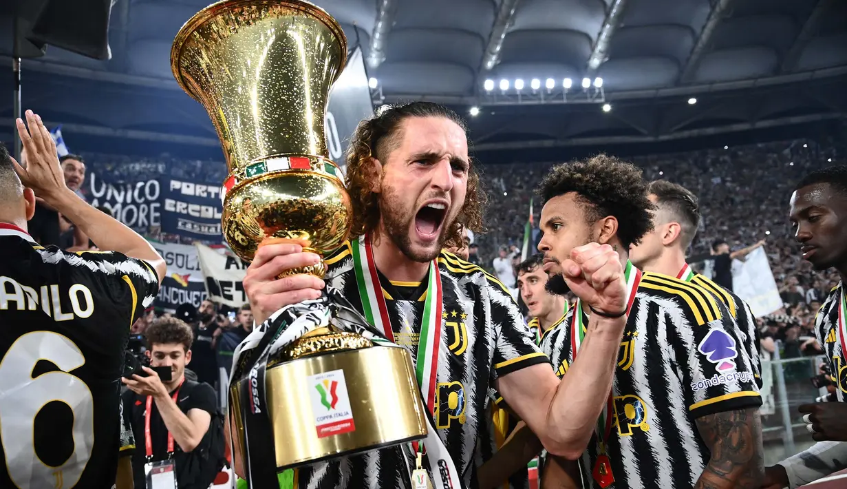Gelar juara Coppa Italia musim 2023/2024 menjadi raihan yang ke-15 bagi Juventus. (Isabella BONOTTO/AFP)