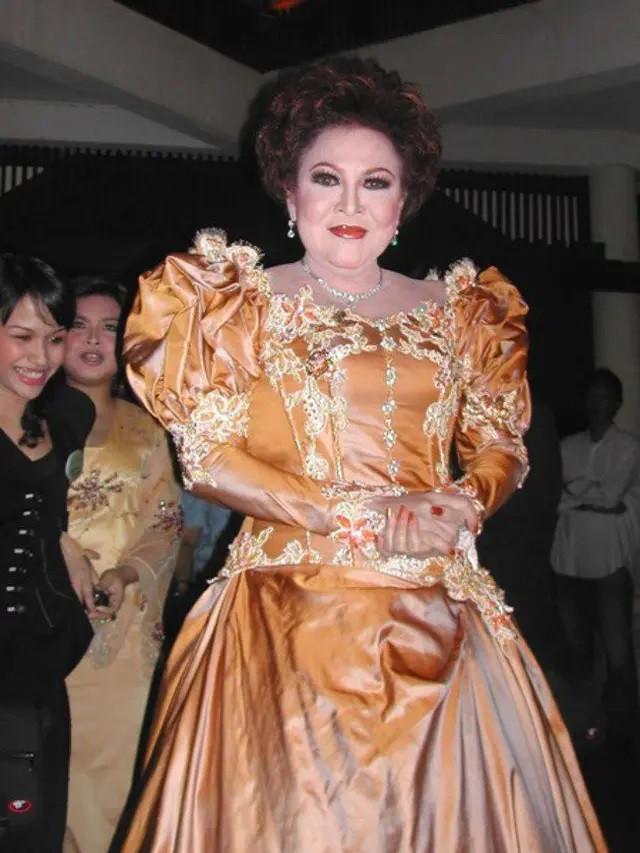 5 Foto Jadul Mpok Atiek dari Muda Hingga Awal-Awal Operasi Plastik