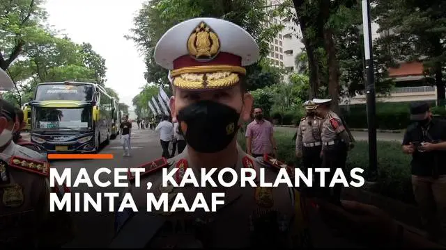 Langkah mengurai kemacetan di tol Cikampek menuju daerah timur dengan rekayasa lalulintas one way berujung kemarahan sebagian pengemudi yang tertahan di arah sebaliknya. Atas insiden ini Kakorlantas meminta maaf.