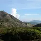 Gunung Keli Lepembusu di Flores dekat dari Gunung Kelimutu. (Dok: Gunung Bagging&nbsp;https://www.gunungbagging.com/keli-lepembusu/)