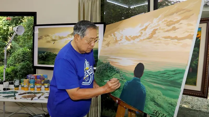 Susilo Bambang Yudhoyono memamerkan lukisannya yang Banyak Dipuji