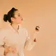 Salah satu teknik yang semakin populer adalah perfume layering atau menggabungkan dua parfum berbeda dalam satu penggunaan (Sumber: Pexels.com)
