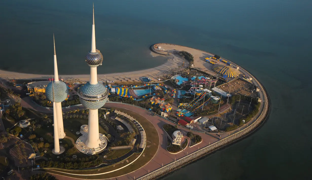 Kuwait mampu membangun perekonomian yang kuat di negaranya dengan memperoleh pendapatan per kapita sebesar US$ 71.263 atau Rp 997 juta. Eksplorasi minyak bumi menjadi penyumbang hampir 95 persen dari seluruh pendapatan negara.( www.vplhealthcare.com)