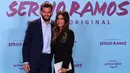 Bek Real Madrid, Nacho Fernandez  bersama istrinya Maria Cortes berpose menghadiri pemutaran perdana film dokumenter otobiografi bek Real Madrid Sergio Ramos "El Corazon de Sergio Ramos" (hati Sergio Ramos) di Madrid, Spanyol (10/9/2019). (AFP Photo/Gabriel Bouys)