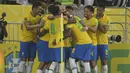 Brasil. Timnas Brasil yang berperingkat dua FIFA lolos ke Piala Dunia 2022 Qatar dengan nilai skuat 870,50 juta euro atau setara sekitar Rp14,1 triliun. Tiga pemain dengan nilai tertinggi adalah Neymar (100 juta euro), Casemiro (70 juta euro) dan Alisson Becker (60 juta euro). (AFP/Carl De Souza)