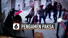 Terekam kamera cctv toko ketika pengamen memaksa pengunjung karena tidak memberikannya uang dan terjadilah keributan.