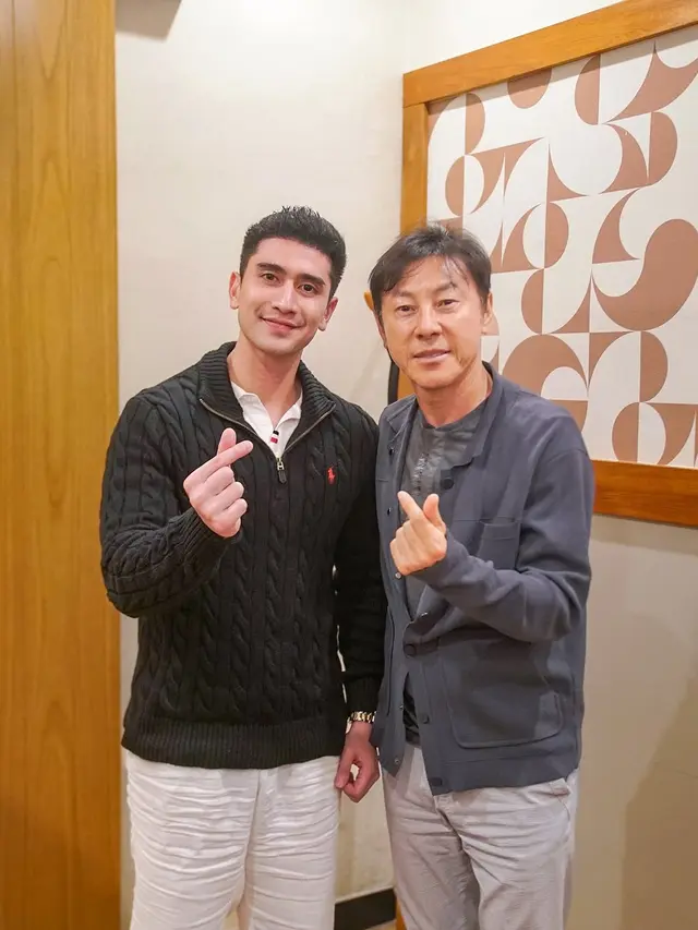 Verrell Bramasta Pamer Potret Makan Malam Bareng Shin Tae- Yong, Hangat Penuh Cerita (instagram/bramastavrl)