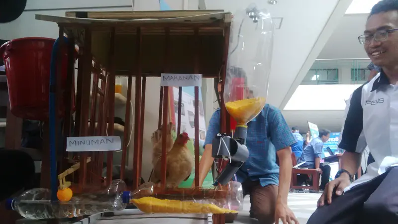 Si Petek, Kandang Ayam Terintegrasi Aplikasi Buatan Surabaya