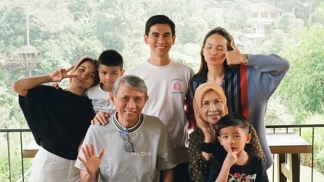 Disebut Mirip Adik Ipar, Ini Momen Enzy dan Keluarga Molen di Bandung