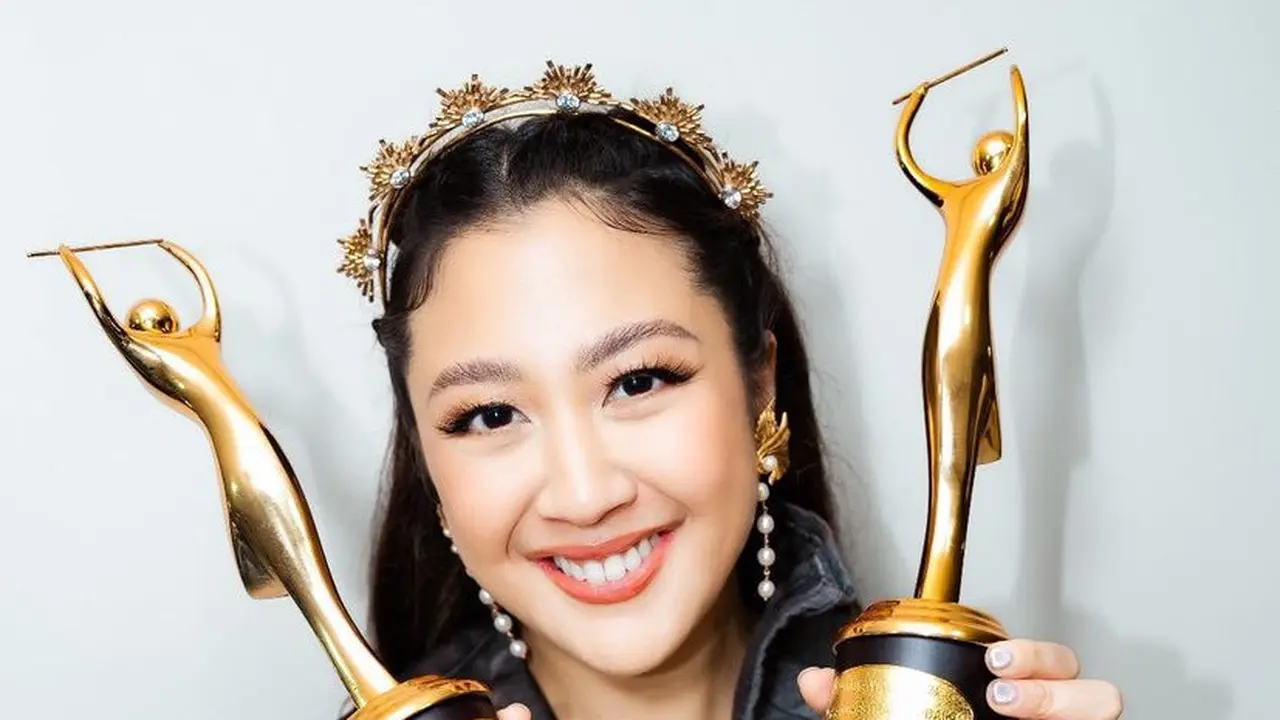 Tampilan Dress Up Para Musisi Hadir di AMI Awards