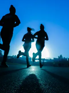 Demi keselamatan, perhatikan hal-hal berikut ini sebelum berlari. (Foto: Unsplash.com/Fitsum admasu).