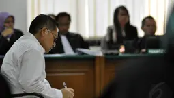 Majelis Hakim Pengadilan Tipikor menjatuhkan vonis 8 tahun penjara dan denda Rp 300 juta subsider tiga bulan kurungan kepada mantan Ketum Demokrat, Anas Urbaningrum, Jakarta, (24/9/14). (Liputan6.com/Miftahul Hayat)