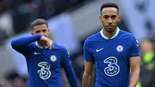 Ekspresi pemain Chelsea, Pierre-Emerick Aubameyang (kanan) dan Enzo Fernandez setelah timnya dipermalukan Tottenham Hotspur 0-2 di pekan ke-25 Premier League yang berlangsung di Tottenham Hotspur Stadium, Minggu (26/2/2023) malam WIB. (AFP/Justin Tallis)