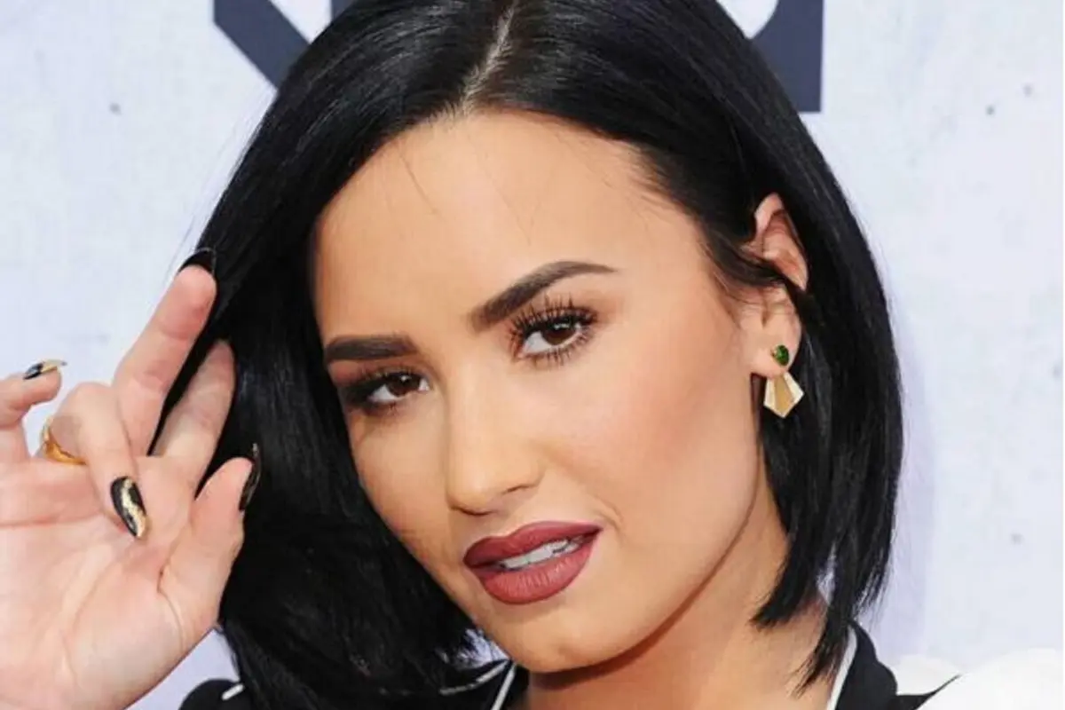 Demi Lovato Unggah Pose Tanpa Make Up di Instagram
