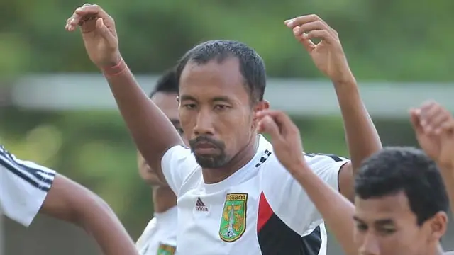 Uston Nawawi