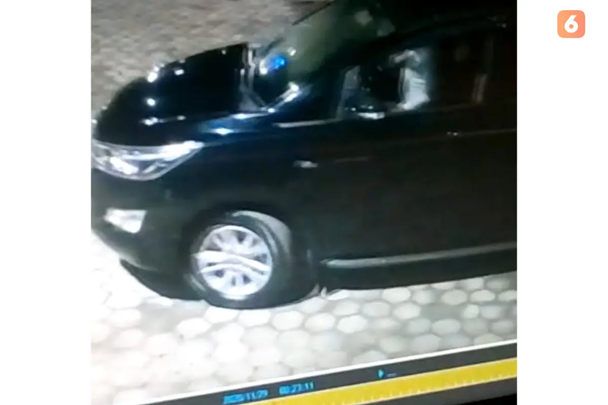 Pria bermobil mewah mencuri tabung elpiji (Liputan6.com/Fauzan)