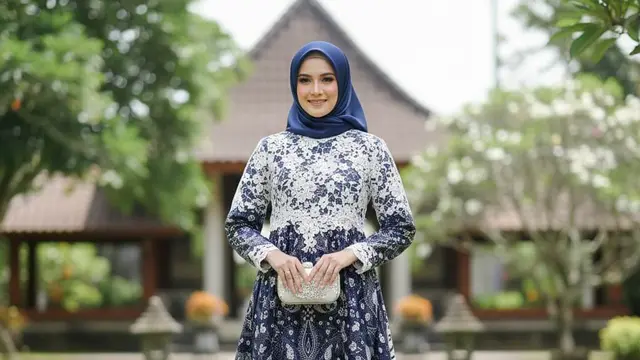Model Gamis Batik Longgar Tampilan Syar'i