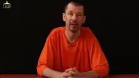 John Cantlie disiksa menggunakan teknik "waterboarding" seperti yang dialami tahanan di Penjara Guantanamo milik Amerika Serikat.
